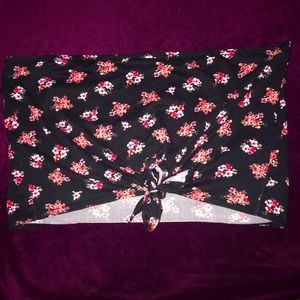 CUTE BLACK FLOWERY TUBE TOP 😍‼️